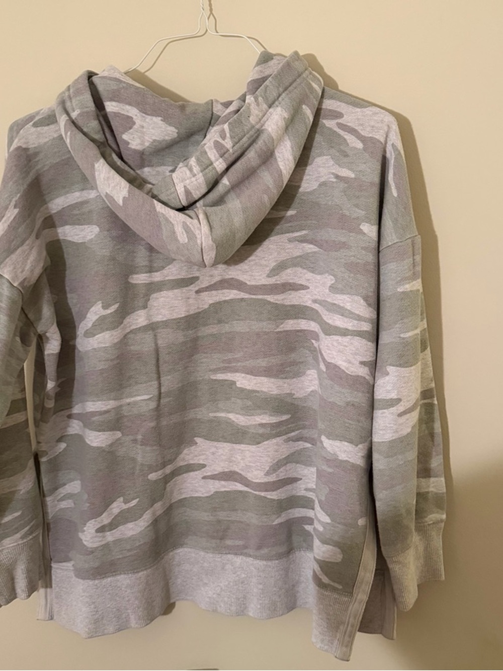aerie Light Gray & Sage Camo Hooded Pullover, Hoodie, Size Medium NWOT - Picture 8 of 8